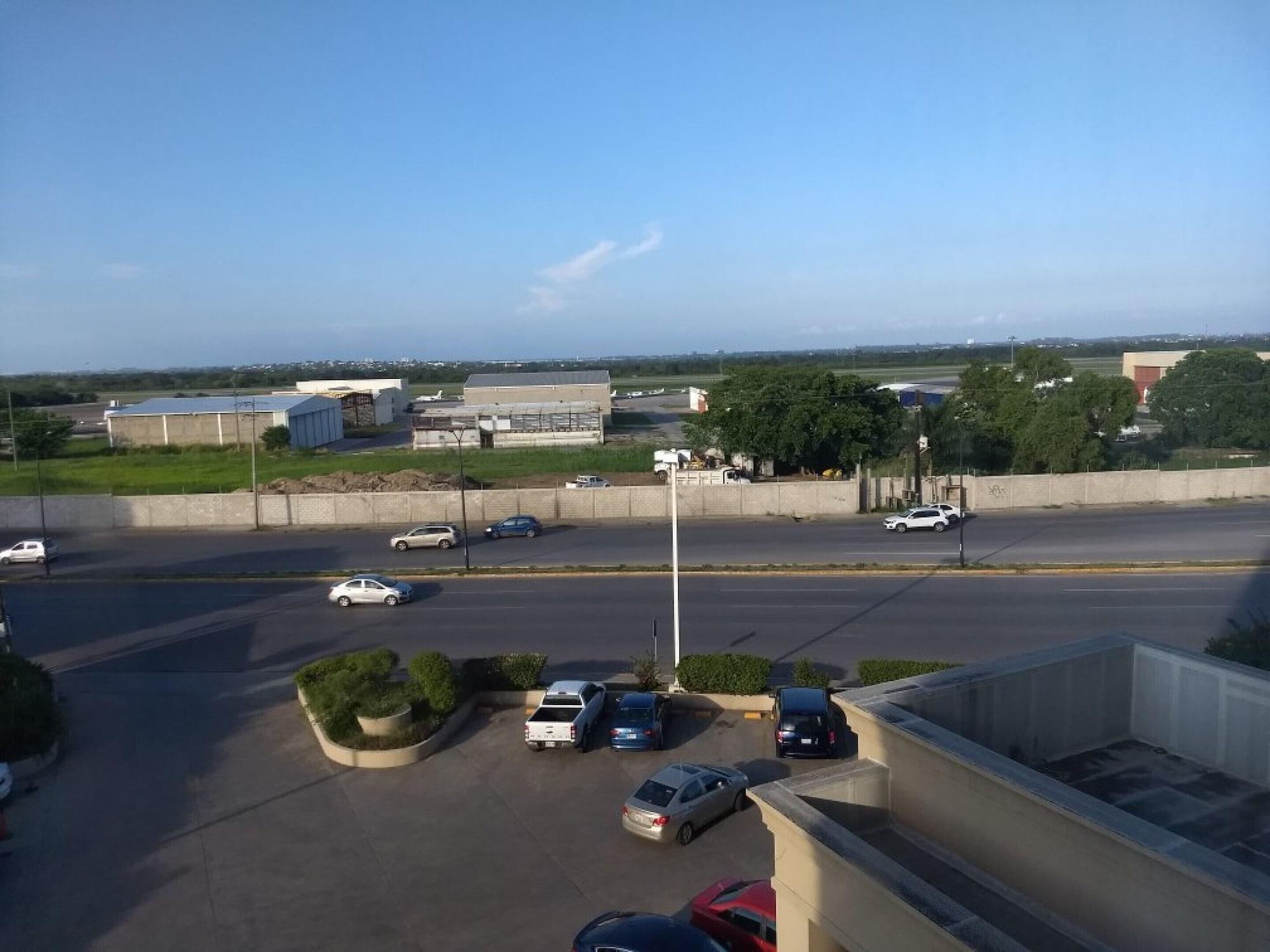 Hampton Inn Tampico Airport Luaran gambar