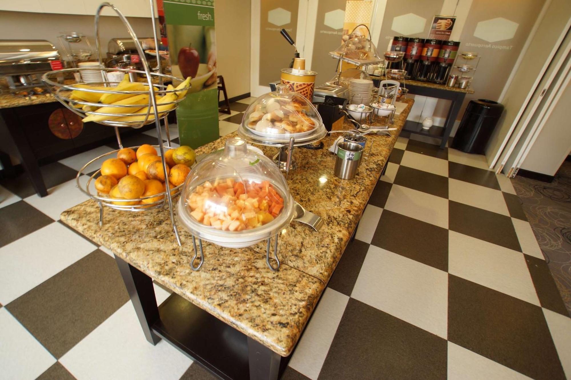 Hampton Inn Tampico Airport Luaran gambar