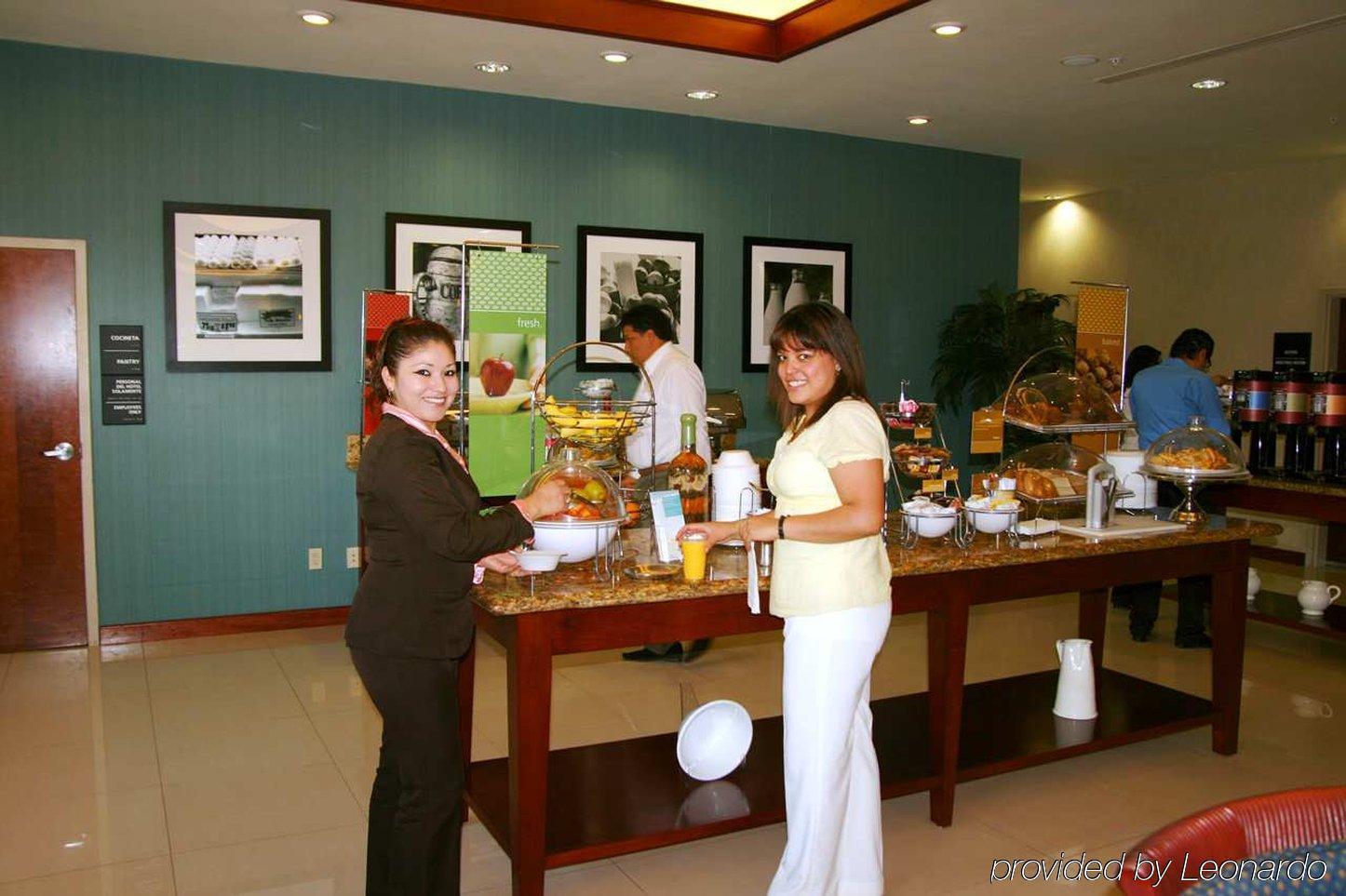 Hampton Inn Tampico Airport Restoran gambar